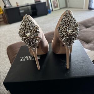 Nude Badgley Mischka Pumps